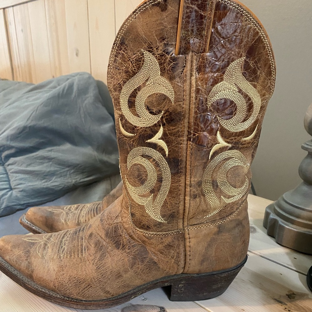 Justin’s Point Toe Boots